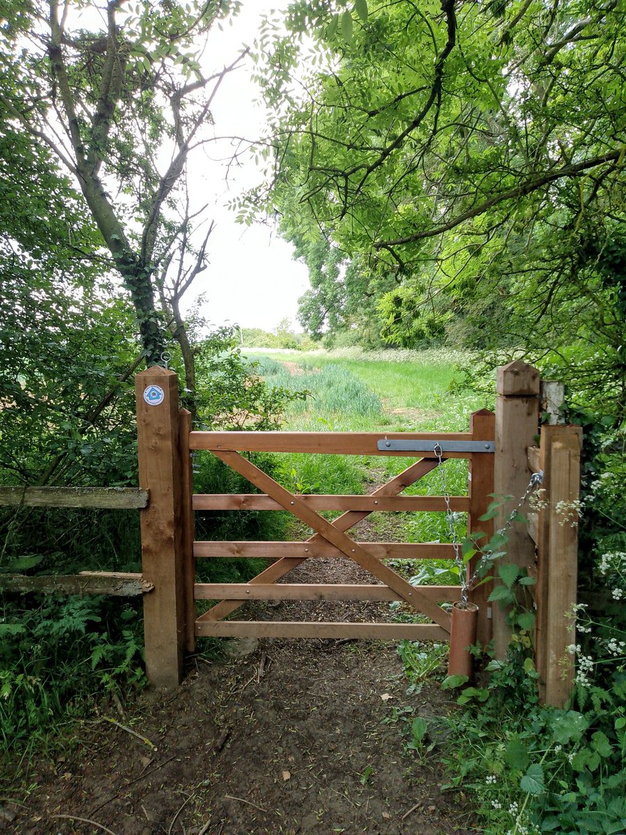 phil0073's tweet photo. Into #Debdale* on the route of #Foxhall2HangingHoughton.
*Field name on a 1746 estate map , transcribed by Patrick King in book #Faxton by Lawrence Butler and @cmgerrard1 .
#PhilOnaBike #Thursgate #FootpathFriday https://t.co/gQCYyF3RIO