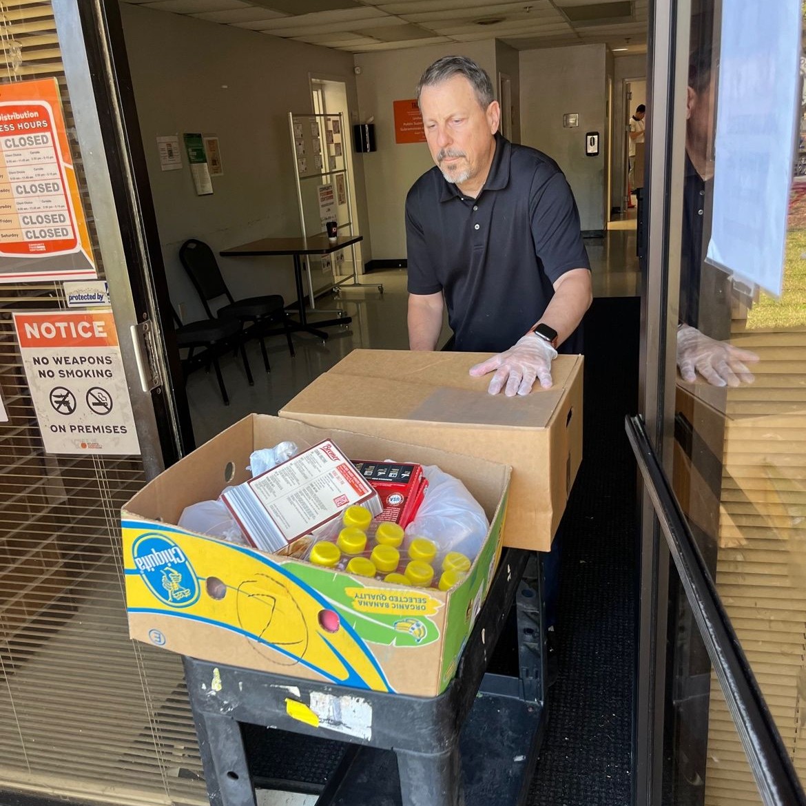 ACFB's tweet image. Summer hunger is here, and we need your help.
Join us at one of our Community Food Centers to lend a hand. Your time can help families and children have access to the food they need this summer.
Sign up to volunteer and be part of the solution, acfb.org/volunteer/.