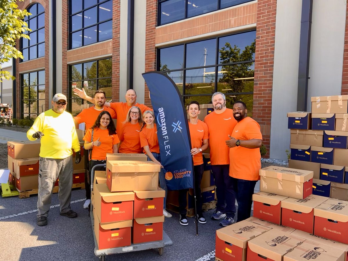 ACFB's tweet image. Summer hunger is here, and we need your help.
Join us at one of our Community Food Centers to lend a hand. Your time can help families and children have access to the food they need this summer.
Sign up to volunteer and be part of the solution, acfb.org/volunteer/.