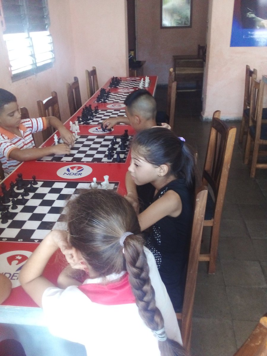 Guane60760D's tweet photo. Nuestros profesores de ajedrez ya están de nuevo en combate y preparan ya los atletas para seguir cosechando éxitos a todos los niveles
#GuaneXMasVictorias
#vamosxmas 
#InderGuane https://t.co/ae1U8aR7yI