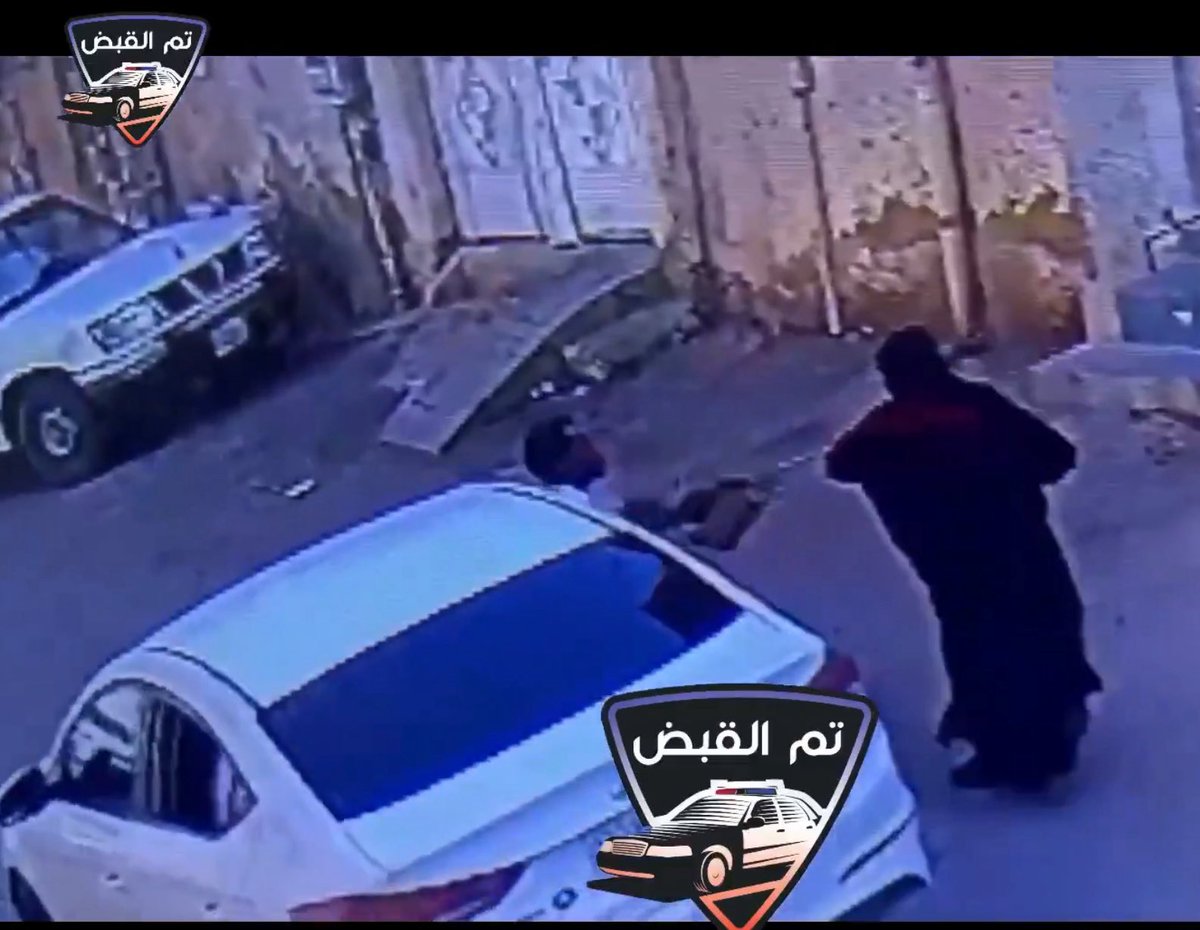 <a href="/S_H_188/">سلمان بن حثلين</a> لا تشتر العبد إلا والعصا معهُ
إن العبيد لأنجاسٌ مناكيدُ