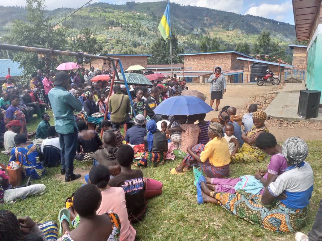 Abaturage barenga 3500 bitabiriye umunsi wa 3 wa gahunda yo gukumira no kurwanya akarengane na ruswa muri <a href="/RutsiroDistrict/">Rutsiro District</a>. Bahawe ubutumwa bwo kutarengana cyangwa ngo bakwe ruswa baceceke kuko Inzego zashyizweho ngo bicike no kwirinda amakimbirane yo mu miryango/1 #UmuvunyiIwacu