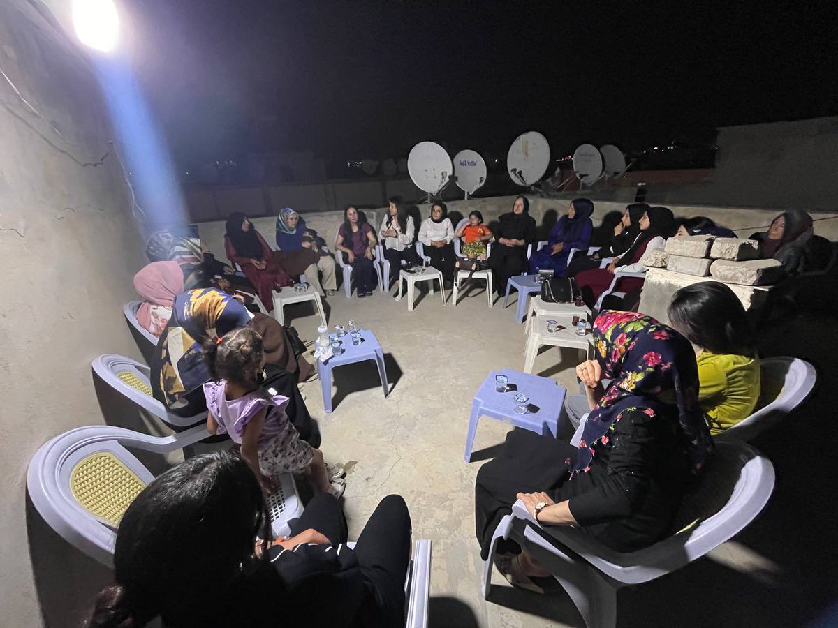 İl eş başkanımız, Haliliye ilçe eş başkanımız ve yönetici arkadaşlarımızla beraber kadınlarla bir araya geldik. Demokratik Toplum ve Barış sürecinin öncüsü olan kadınlar, onurlu barış mücadelesini yürütmeye devam edecek ✌🏾
<a href="/demurfail63/">DEM Urfa il örgütü</a> 
<a href="/AyseSurucuUrfa/">Ayşe Sürücü</a> 
<a href="/DemHaliliye/">Dem parti haliliye ilçe örgütü</a>