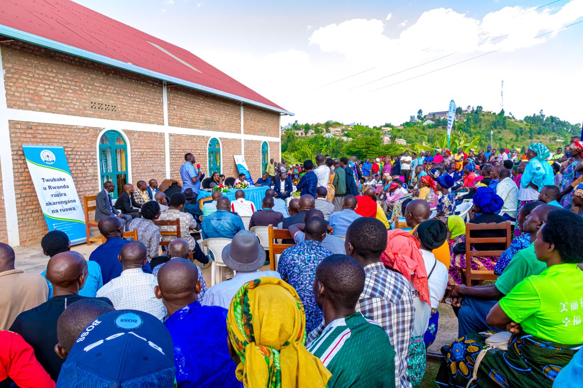 Uyu munsi hakiriwe  ibibazo  74 by’abaturage, 36 muribyo bihita bikemuka, ibindi byiganjemo ibishingiye ku ngurane z’ahashyizwe ibikorwa remezo n’ibishingiye ku butaka bihabwa igihe ntarengwa bigomba kuba byatangiwe raporo y’imyanzuro byafatiwe./2