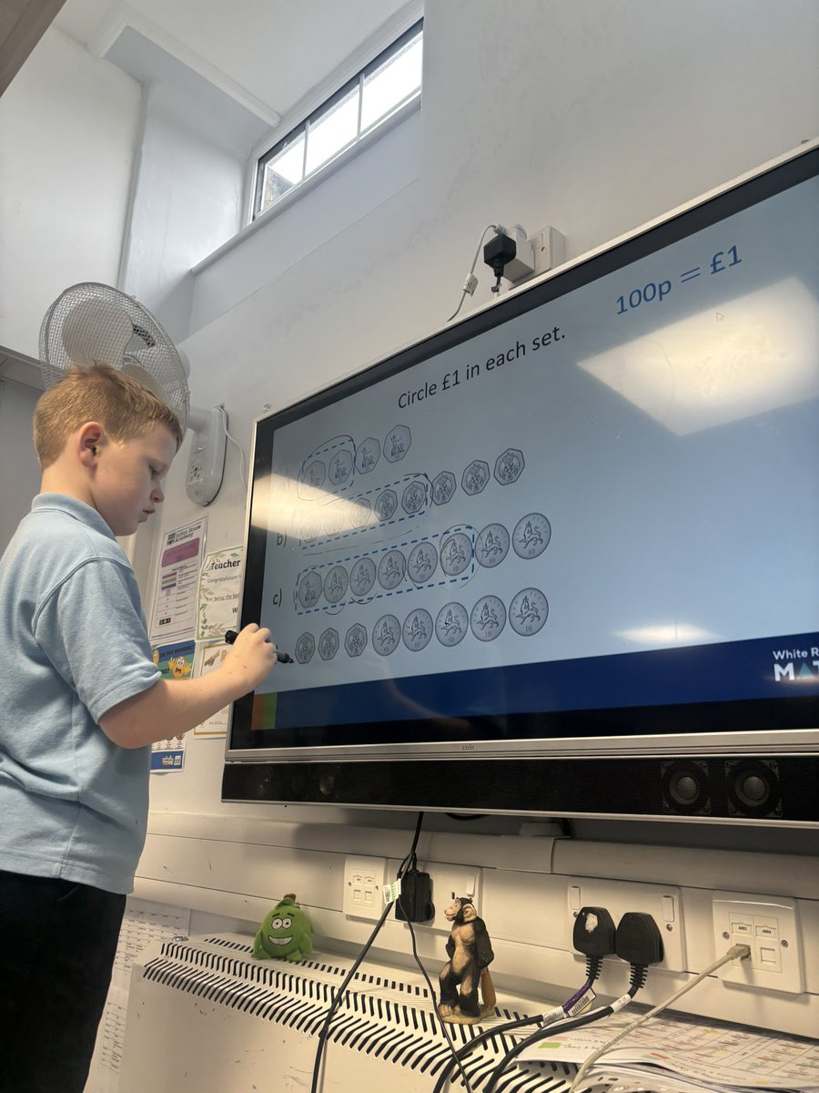 _SuttonHouse_'s tweet photo. Money, money, money! Star class are working hard in their math lessons where they are learning all about estimating amounts using pounds and pence. Some great work being produced🌟
#SEMH #SuttonHouse #estimatingAmounts #math #KS2 https://t.co/ivawC9uhnz
