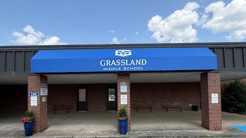Our new awning is up with our updated branding to welcome guests and visitors this summer and greet our students for the the 1st day of school for 2025-26.

#GeneralsLEAD 

🔵⚪️🔵