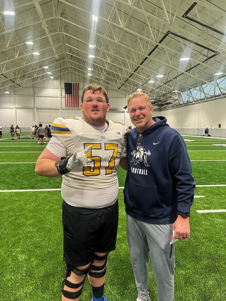 Shaneaj45's tweet image. Had a great time at the @USUFootball camp!@HC_Rozy @TvilleFB @Tville_teams @brookeyb76 @CoachDWilkins @USUAthletics @BrandonHuffman @BlairAngulo @Andy_Pham1 @CoachAcitelli @OFFA_Academy @bcavi68 @CoachKofe @frontfiveOL