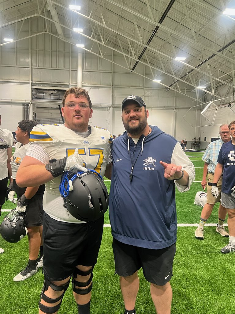 Shaneaj45's tweet image. Had a great time at the @USUFootball camp!@HC_Rozy @TvilleFB @Tville_teams @brookeyb76 @CoachDWilkins @USUAthletics @BrandonHuffman @BlairAngulo @Andy_Pham1 @CoachAcitelli @OFFA_Academy @bcavi68 @CoachKofe @frontfiveOL