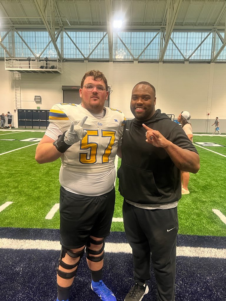 Shaneaj45's tweet image. Had a great time at the @USUFootball camp!@HC_Rozy @TvilleFB @Tville_teams @brookeyb76 @CoachDWilkins @USUAthletics @BrandonHuffman @BlairAngulo @Andy_Pham1 @CoachAcitelli @OFFA_Academy @bcavi68 @CoachKofe @frontfiveOL