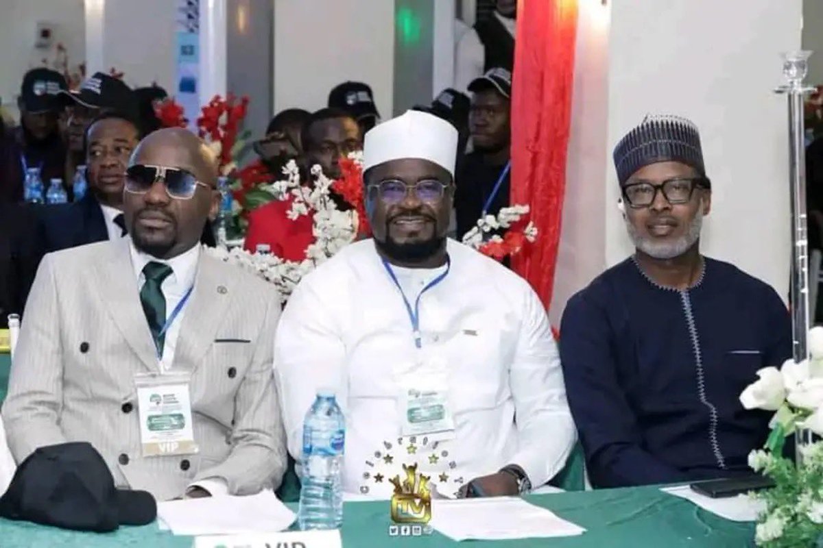 Another reminder for young Nigerians to be politically active 🇳🇬

On the third day of Sallah in Auchi Sacred Kingdom, the Auchi Youth Council organized a summit to unite Auchi youths for political inclusion.

As a true daughter of the soil, I moderated panel sessions on youth