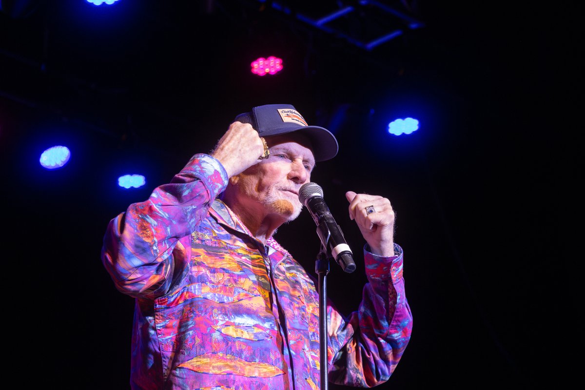 PrezPhil's tweet image. This year’s Celebrity Forum at the @‌lowellaud was a blast! Huge thanks to @‌thebeachboys, @‌johnstamos and all our sponsors, donors and community members for helping raise funds in support of our students. #MCCpath #CelebrityForum
ow.ly/w2rx50W7Wei