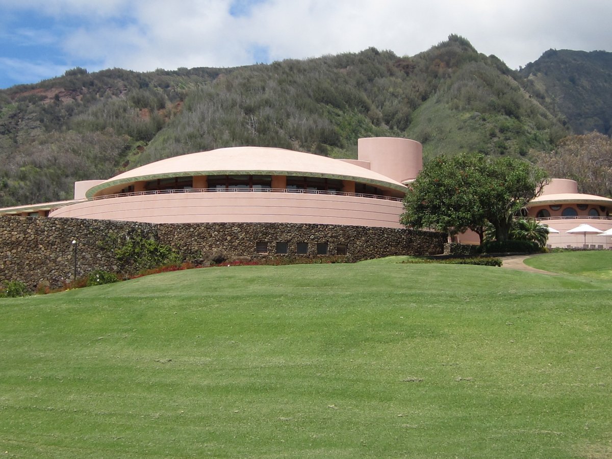 It’s King Kamehameha Day, a public holiday in Hawaii, so it seemed like a good time to pull this one from the vaults, "It's Good to Be the King": theaposition.com/tombedell/golf…