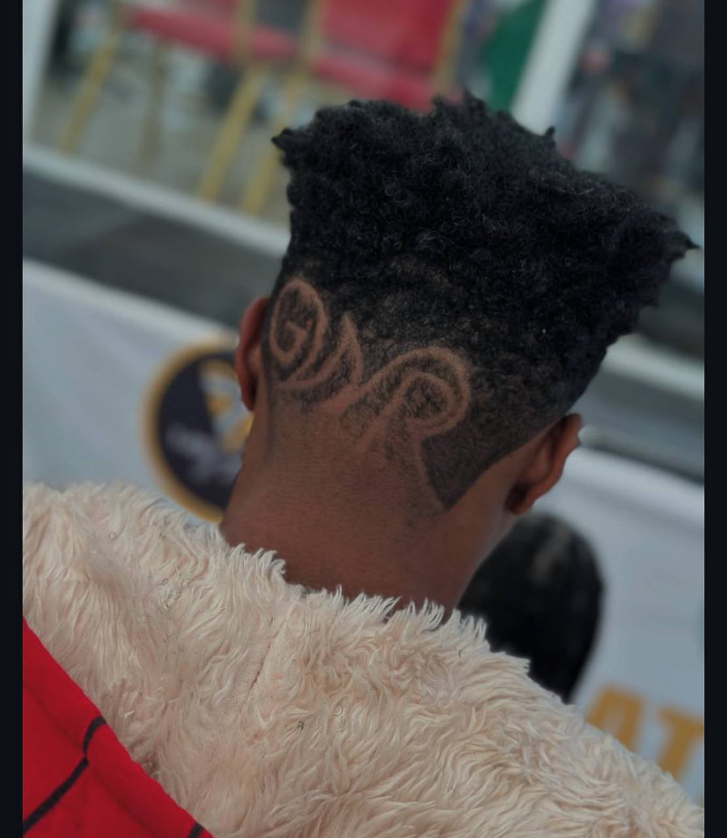 itsSh0la's tweet photo. A Nigerian man named T-Jos is presently attempting to break the Guinness Book of Record for the longest premium haircut in the world. He plans to give free haircut to people for 7days at the Moshood Abiola National station, Abuja. Let’s support him and wish him goodluck.👏🏽👏🏽 https://t.co/E6M7Ek6sEN
