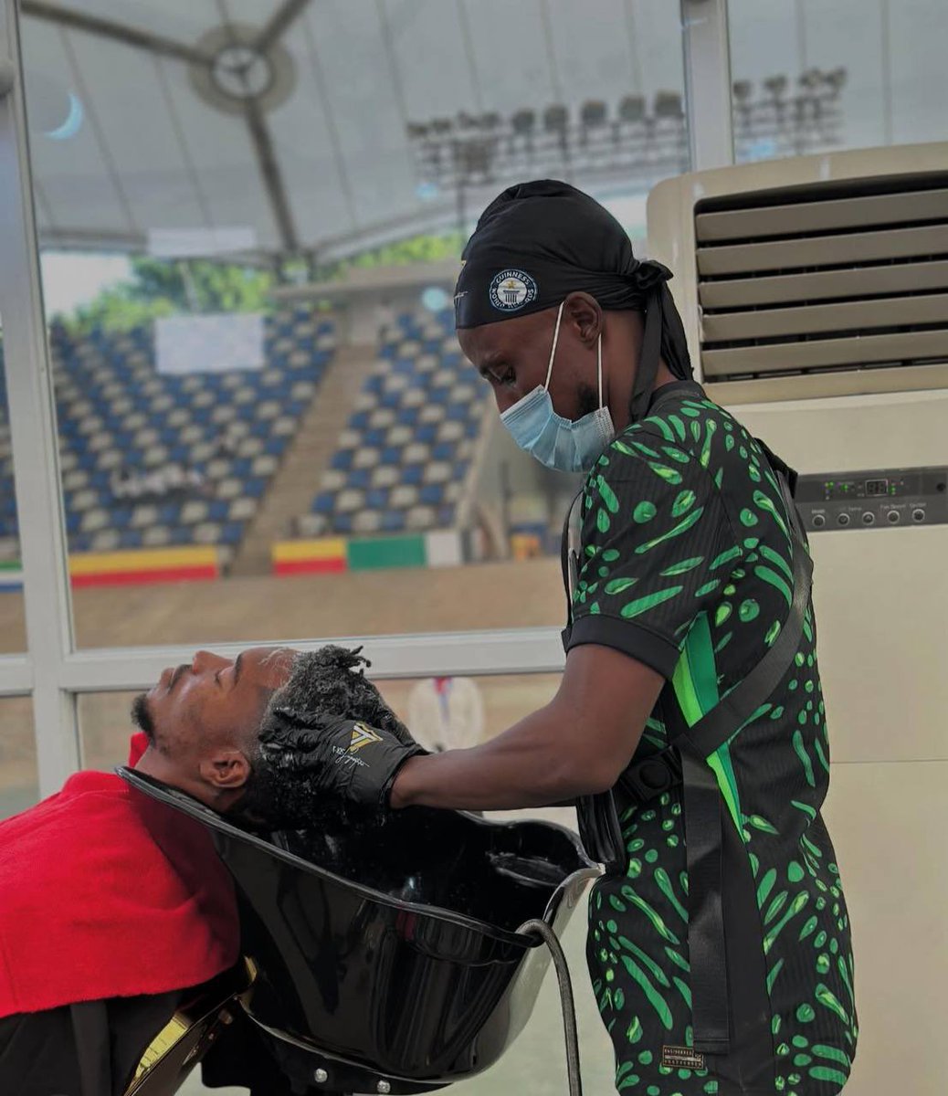 itsSh0la's tweet photo. A Nigerian man named T-Jos is presently attempting to break the Guinness Book of Record for the longest premium haircut in the world. He plans to give free haircut to people for 7days at the Moshood Abiola National station, Abuja. Let’s support him and wish him goodluck.👏🏽👏🏽 https://t.co/E6M7Ek6sEN
