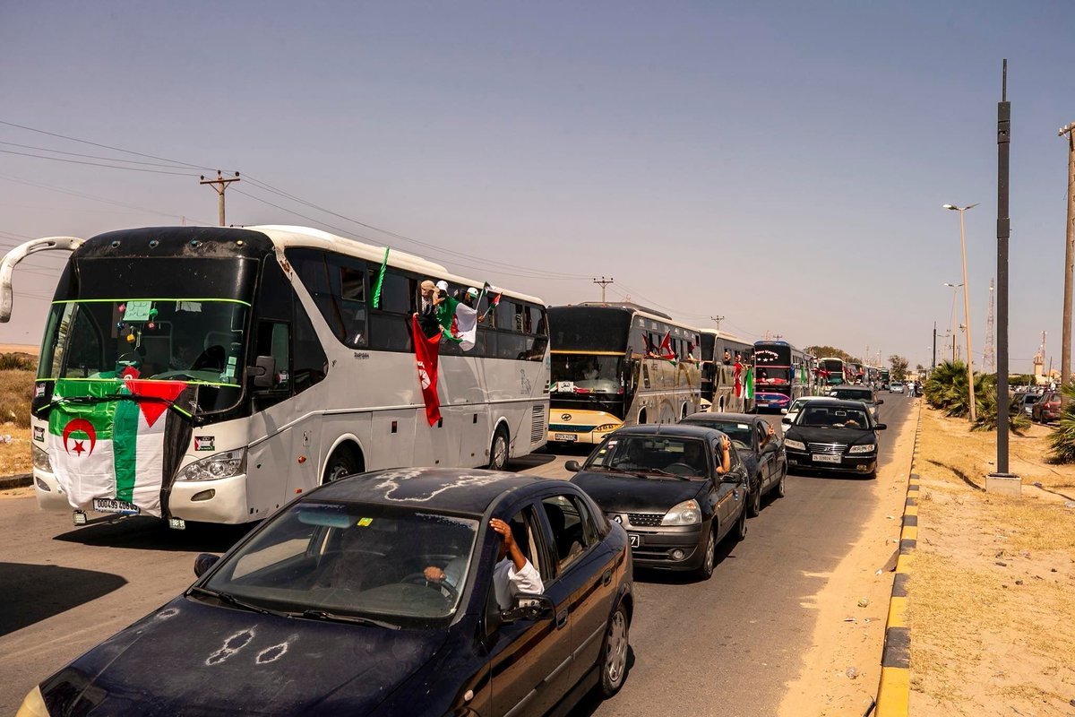 UA. (@unionalgerienne) on Twitter photo 🇹🇳🇩🇿🇱🇾🇵🇸 L'entité sioniste ordonne de faire stopper le convoi.
Le ministre de la Défense Katz 🇮🇱 qualifie les participants de « manifestants djihadistes » et demande à l'Égypte d'empêcher leur avancée vers Rafah.
Communiqué du convoi :
«  Nous plaçons tous notre espoir dans 🇹🇳🇩🇿🇱🇾🇵🇸 L'entité sioniste ordonne de faire stopper le convoi.
Le ministre de la Défense Katz 🇮🇱 qualifie les participants de « manifestants djihadistes » et demande à l'Égypte d'empêcher leur avancée vers Rafah.
Communiqué du convoi :
«  Nous plaçons tous notre espoir dans