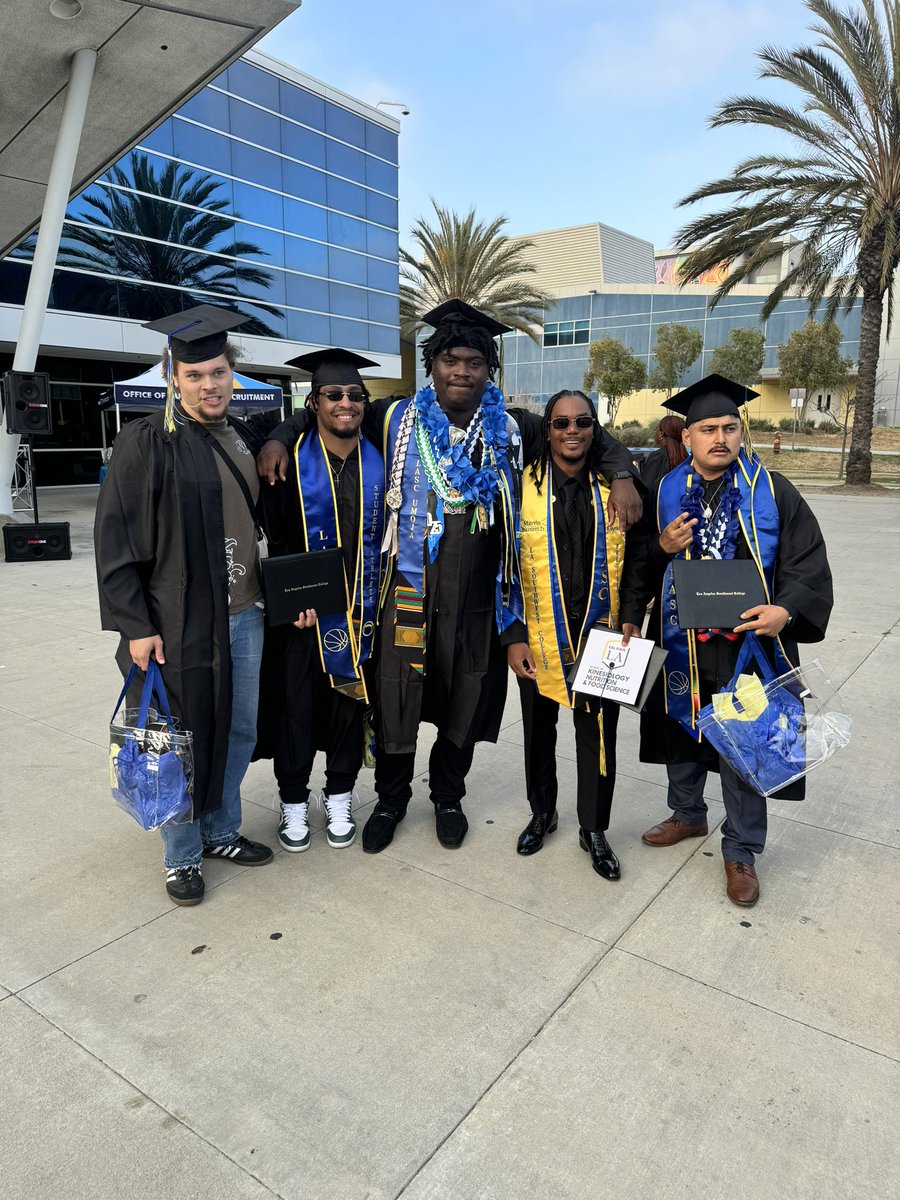 DeexShef's tweet image. No longer a statistic π¨πΏβπ beat the odds !! Los Angeles Southwest , ITS BEEN REAL π―