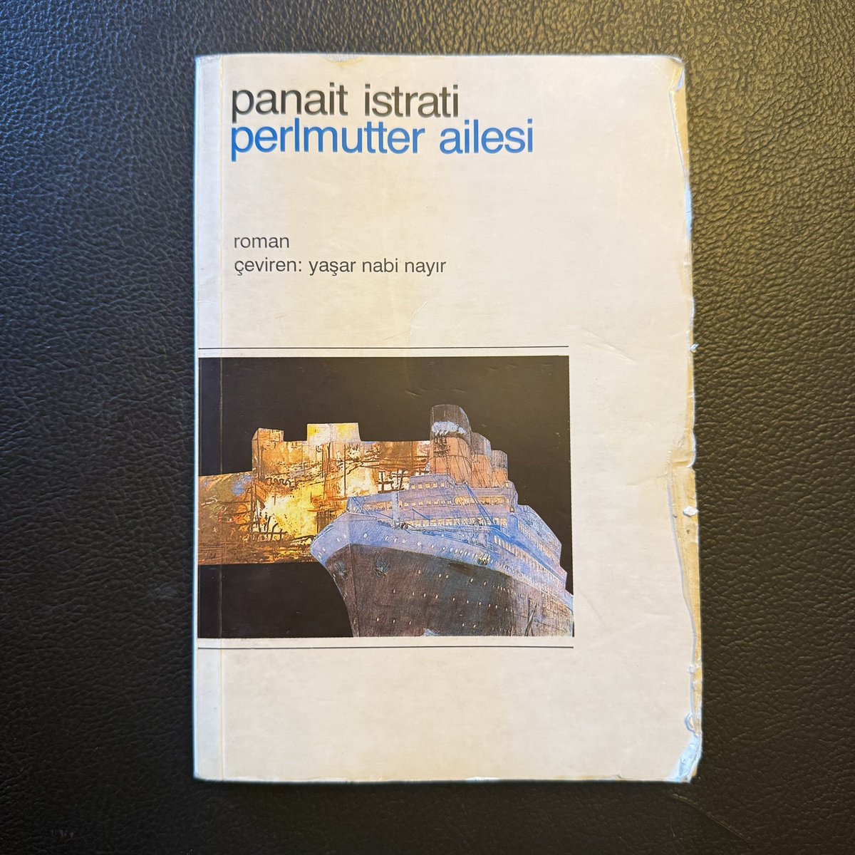Avrum Perlmutter ve ailesinin yıllar geçtikçe artan hüzünlerinin ve dağılmışlıklarının samimi anlatımına bizi de tanık ediyor sevdiğim yazar #Panaitİstrati.❤️🇷🇴📚 #PerlmutterAilesi