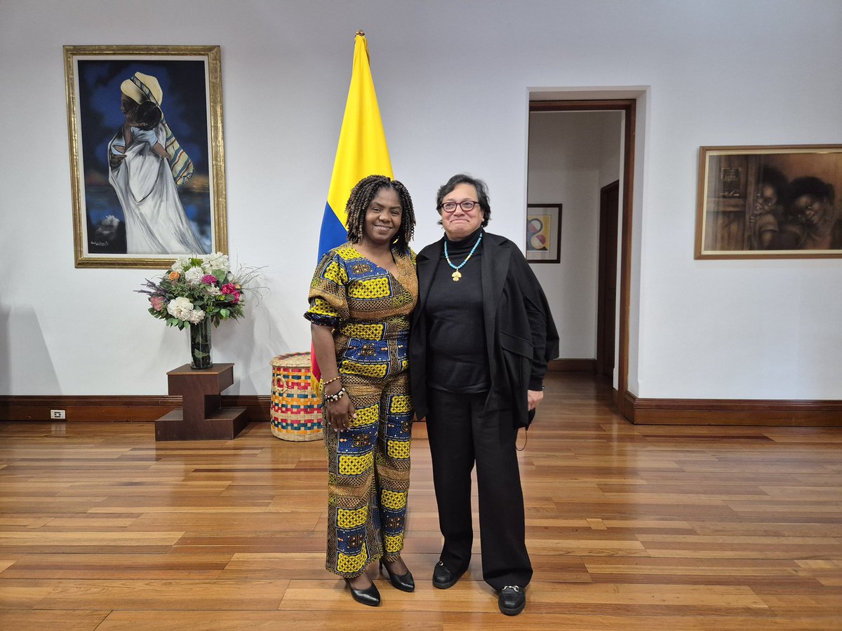 activosSAE's tweet photo. 🤝 Nuestra presidenta, Amelia Pérez Parra, sostuvo una reunión de alto nivel con la vicepresidenta de la República, @FranciaMarquezM .

Durante el encuentro se abordaron los avances en los compromisos institucionales con organizaciones de mujeres, el cumplimiento de acuerdos con la sociedad civil de Buenaventura y los esfuerzos conjuntos para #ImpulsarElCambio en los territorios.

🌱 Seguimos trabajando por una gestión con enfoque social, equitativa y transformadora.