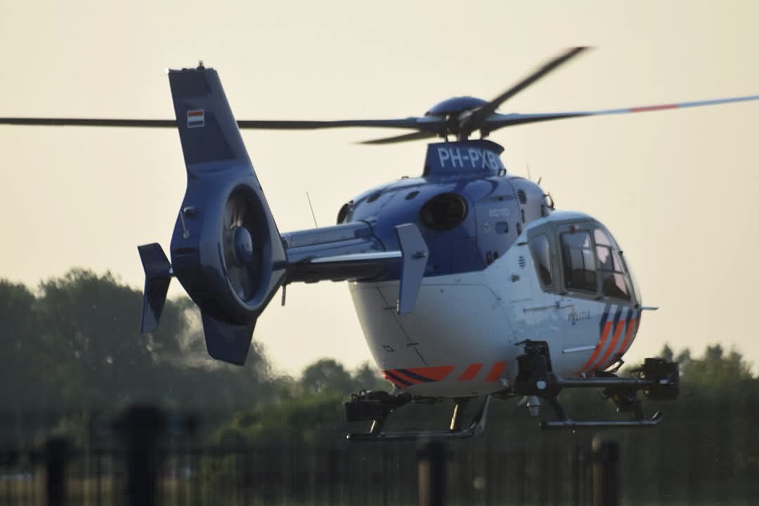 joshua_josprijs's tweet photo. Rond 20.30 heeft de #police02 PH-PXB even getankt op Airport Teuge.
@DePolitieheli @coryoconnor96
#vliegveldteuge https://t.co/xJV5OxQOEd