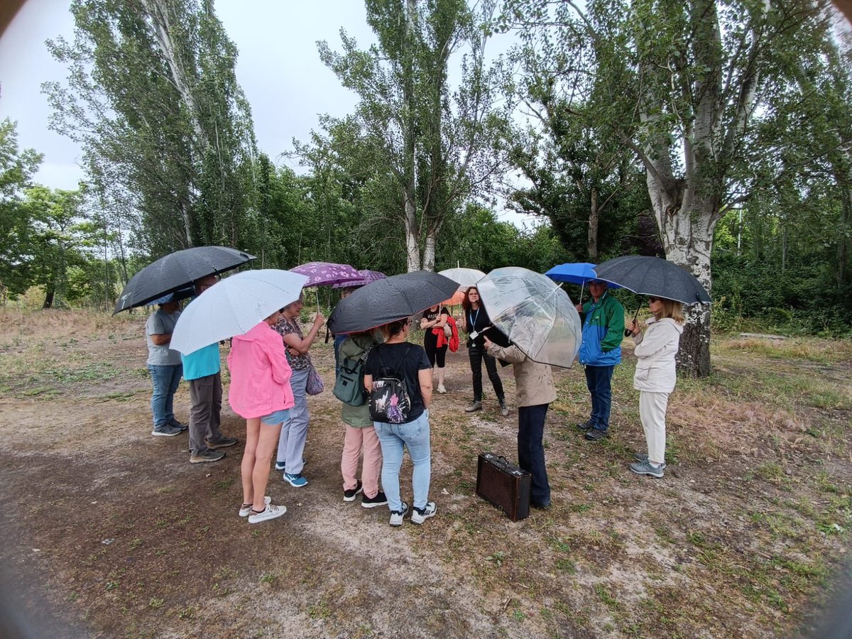 AquaVall 💧 (@aqua_vall) on Twitter photo 🌿 Hoy hemos viajado al pasado en las Arcas Reales con <a href="/aquavall/">Pedro Perez</a>, en unas visitas teatralizadas que nos han conectado con el patrimonio oculto del agua en Valladolid 💧🏛️
Una forma única de celebrar el #DíaMundialDelMedioAmbiente, entre historia, teatro y naturaleza. 🌿 Hoy hemos viajado al pasado en las Arcas Reales con <a href="/aquavall/">Pedro Perez</a>, en unas visitas teatralizadas que nos han conectado con el patrimonio oculto del agua en Valladolid 💧🏛️
Una forma única de celebrar el #DíaMundialDelMedioAmbiente, entre historia, teatro y naturaleza.