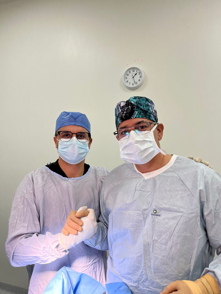 Esta semana realizamos una plastia peniana, alargamiento con engrosamiento peniano con injerto de grasa autóloga obtenida por liposucción.

¡En equipo con cirugía plástica este procedimiento encuentra sus estándares más altos!