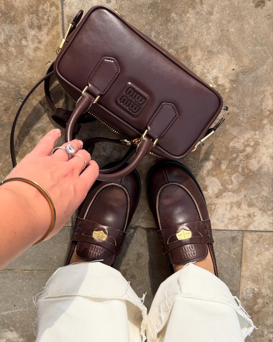 Should I wear trousers of the same color next time?🤨