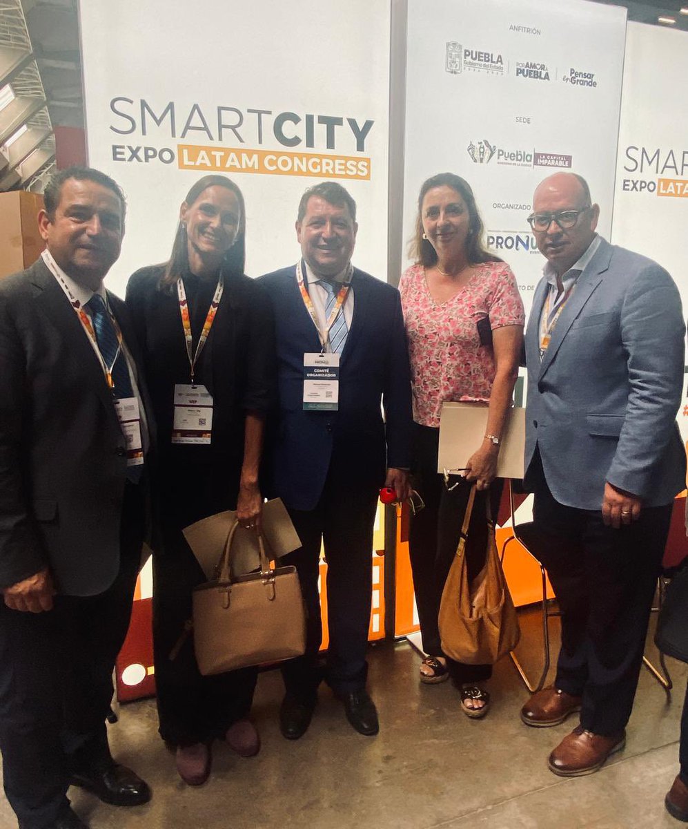 kayiju's tweet photo. @UAnahuacPuebla en @SmartCityLATAM, gran evento! @AbelTovarVazque https://t.co/CRVEdyZKpl