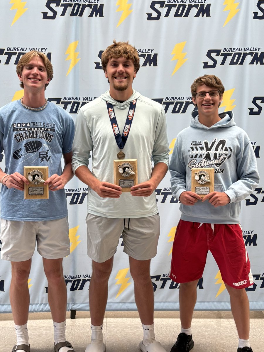 bvtrack's tweet image. Congrats to our season award winners! Girls- Field MVP Landry Hitzler, Running MVP- Elise House Team MVP- Mya Shipp
Boys- Field MVP Justin Moon, Running MVP- Andrew Roth, Team MVP @LHulsing30007