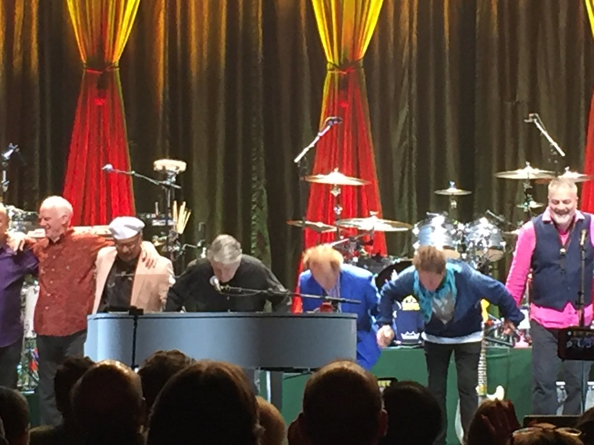 DanPage_'s tweet image. Thank you @BrianWilsonLive for sharing your creative genius with us. Love and Mercy to all