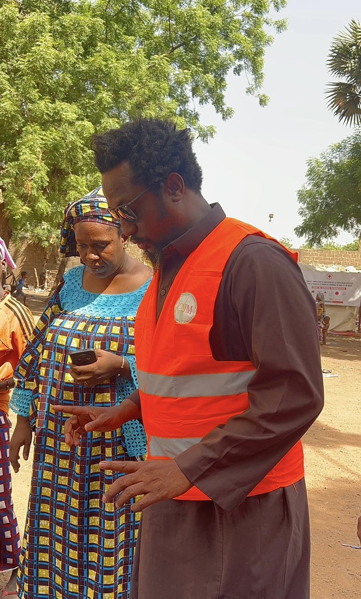 Un geste symbolique a été réalisé pour soutenir les déplacés internes au centre Mabilé, marqué par la distribution de dons de vêtements. 
Cette action vise à apporter un peu de réconfort et d'aide aux personnes touchées par des situations difficiles.
#humanitaire #giz #i2ajm #Bko