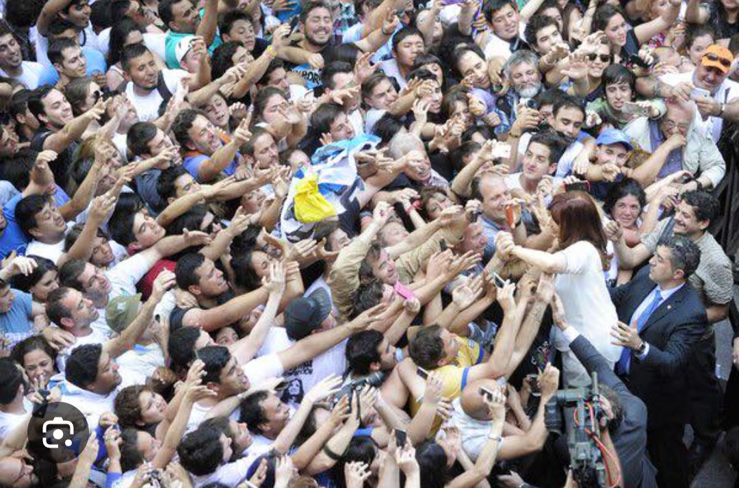 Asco me dan los q festejan la proscripción de Cristina.
Los mismos q festejaron el golpe a Yrigoyen.
El golpe a Perón. El bombardeo del 55.
El cáncer d Eva. El golpe del 76.  
La muerte d Néstor. 
No es tan difícil la ecuación, no?

El Pueblo con Cristina
Lawfare es Dictadura
