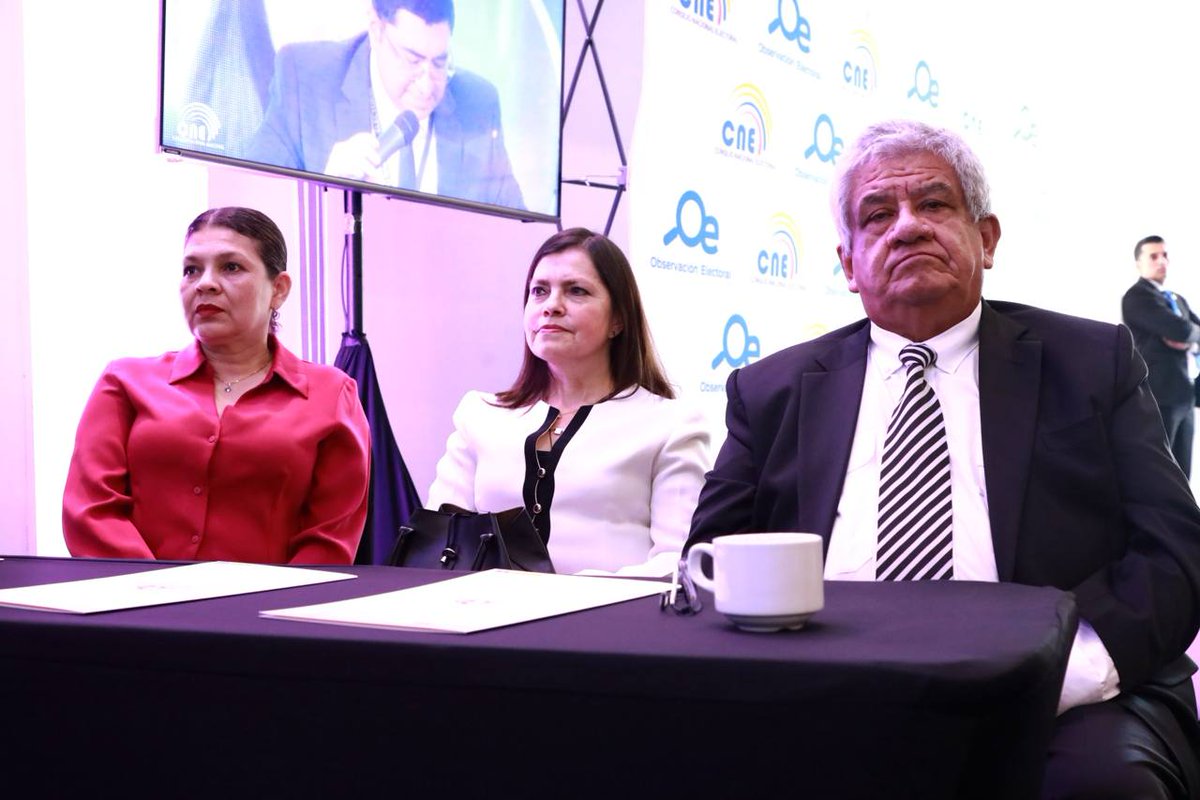 <a href="/DianaAtamaint/">Diana Atamaint</a> <a href="/el_telegrafo/">El Telégrafo Ecuador</a> <a href="/eluniversocom/">El Universo</a> <a href="/elcomerciocom/">El Comercio</a> <a href="/elnoticierotc/">El Noticiero</a> <a href="/elmercurioec/">Diario El Mercurio</a> <a href="/elnorteadiario/">Diario EL NORTE</a> <a href="/Noticias_TVC/">TVC Noticias</a> <a href="/EcuavisaInforma/">Ecuavisa Noticias</a> <a href="/notihoyecuador/">NotiHoy</a> <a href="/notimundoec/">NotiMundo</a> <a href="/radiosonoramaec/">Radio Sonorama OFICIAL</a> <a href="/radiosucesosec/">Radio Sucesos Ecuador</a> <a href="/MQRadiofm/">MQ Radio Fm</a> <a href="/revistavistazo/">Revista Vistazo</a> <a href="/radioquitoec/">Radio Quito</a> <a href="/TCE_Ecuador/">TCE Ecuador</a> <a href="/OEAenEcuador/">OEA en Ecuador</a> <a href="/UleamEcuador/">Uleam Ecuador</a> <a href="/UIDE/">UIDE</a> <a href="/OEA_oficial/">OEA</a> <a href="/pponce_comunica/">Paolo Ponce Cadena</a> <a href="/HaciendoEC/">Haciendo Ecuador</a> <a href="/UNIORE/">UNIORE</a> <a href="/CarlosYaguachi/">Carlos Yaguachi</a> <a href="/IAENUniversidad/">IAEN</a> <a href="/aldiacomec/">ALDIA NOTICIAS</a> 📣 <a href="/CarlosYaguachi/">Carlos Yaguachi</a>, Coordinador Nacional de Comunicación del #CNE, explica la estrategia comunicacional implementada por la institución en las #EleccionesEcuador2025, misma que contempló el desarrollo de campañas informativas, la lucha contra la desinformación en contextos