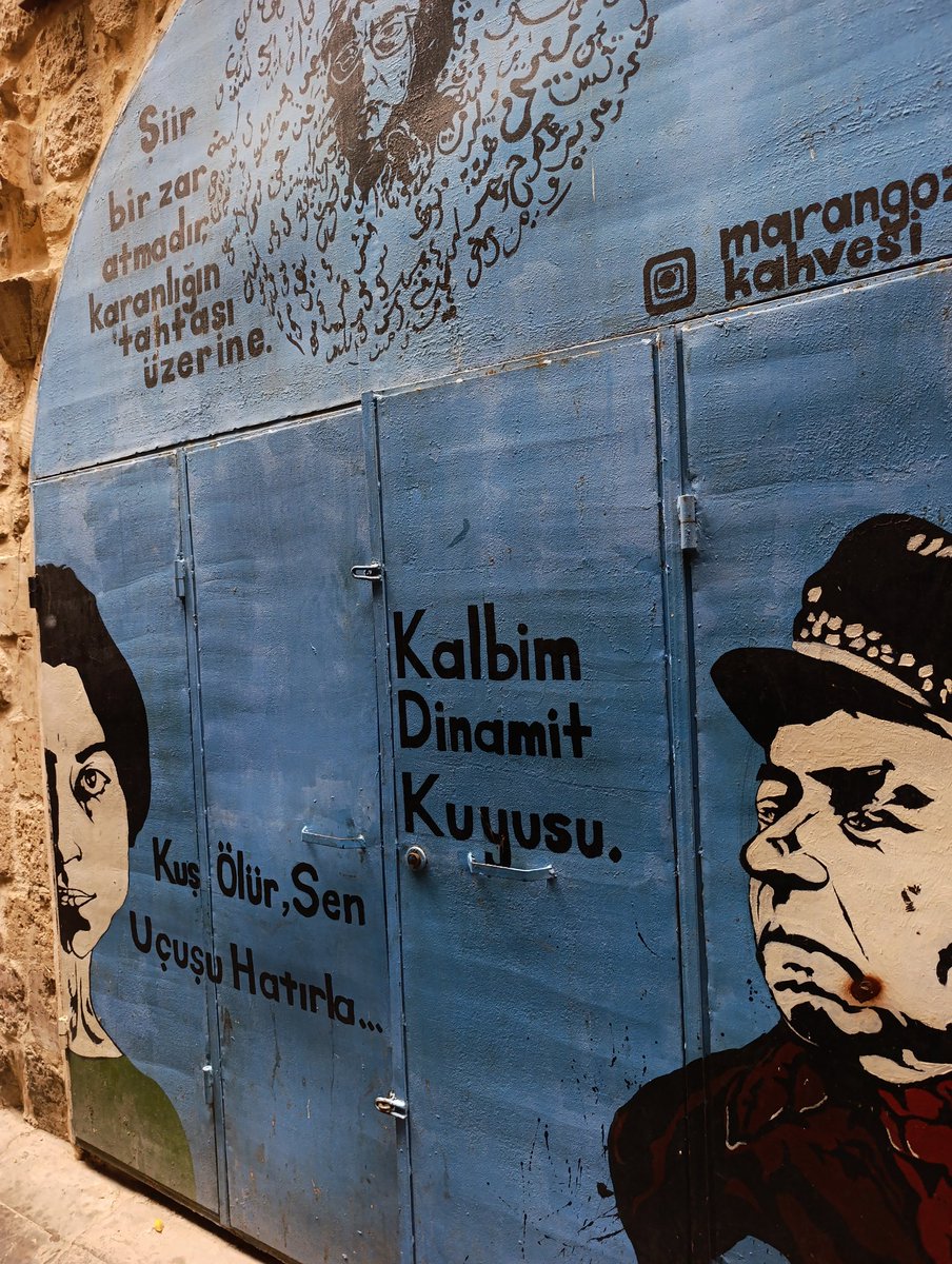 Taşlara sinmiş bin yıllık sırların arasındayım...