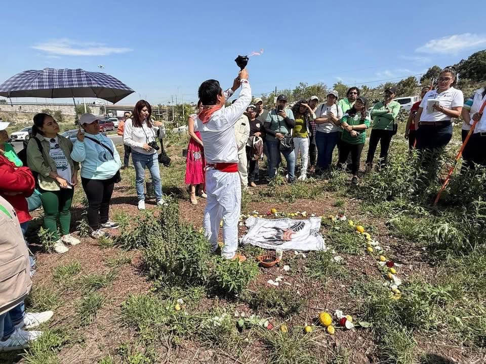 🌱 Contribuimos al futuro verde de Galaxia La Calera.
A través de <a href="/AmbientePuebla/">Secretaría de Medio Ambiente</a> , llevamos a cabo una jornada de reforestación, fortaleciendo nuestra conexión con el medio ambiente y sembrando conciencia en comunidad. 🌍💚