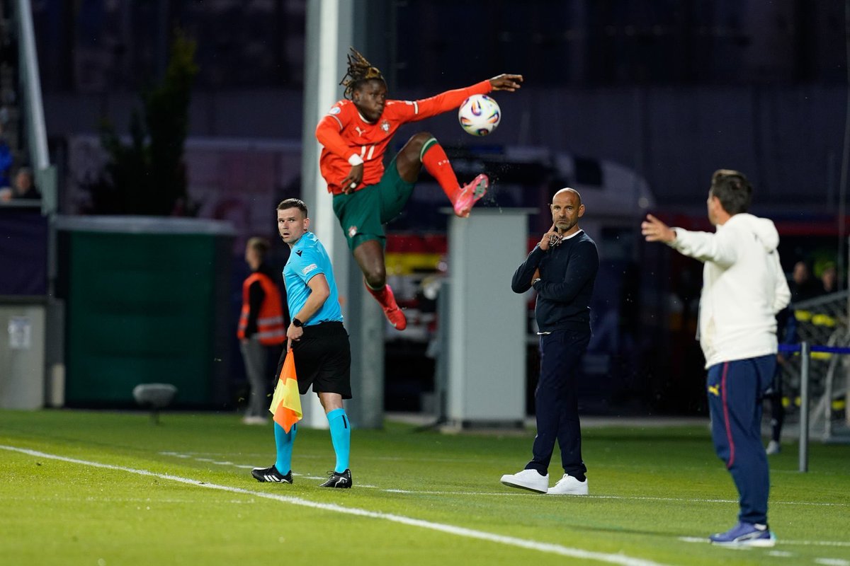 A tweet just to remind you that ...

𝐆𝐞𝐨𝐯𝐚𝐧𝐲 𝐐𝐮𝐞𝐧𝐝𝐚 (𝟏𝟖) is a 𝐅𝐔𝐂**** 𝐁𝐀𝐋𝐋𝐄𝐑.