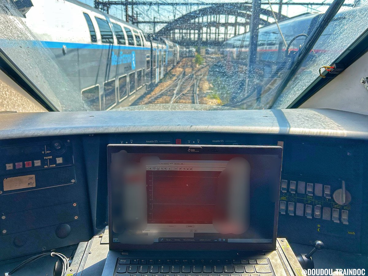 Doudou_TrainDoctor 🛠️⚡️ (@doudou_traindoc) on Twitter photo Une marche d’essai 🚄💨 ? L’occasion idéale pour faire un coucou à <a href="/RemiTrainPCLM/">Remi Train Paris Chartres</a> , <a href="/lignesNetU_SNCF/">Lignes N et U</a> et <a href="/TGVINOUI/">TGV INOUI</a> 👋🏼 depuis la cabine pendant que la pointe du soir se préparait sur les rails 🛤️🚉 ! Une marche d’essai 🚄💨 ? L’occasion idéale pour faire un coucou à <a href="/RemiTrainPCLM/">Remi Train Paris Chartres</a> , <a href="/lignesNetU_SNCF/">Lignes N et U</a> et <a href="/TGVINOUI/">TGV INOUI</a> 👋🏼 depuis la cabine pendant que la pointe du soir se préparait sur les rails 🛤️🚉 !