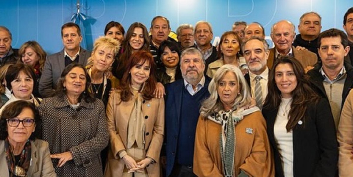 Los senadores nacionales por Salta respaldaron a Cristina Kirchner: "Nos pidió no bajar los brazos"

elintra.com.ar/2025/06/11/los…