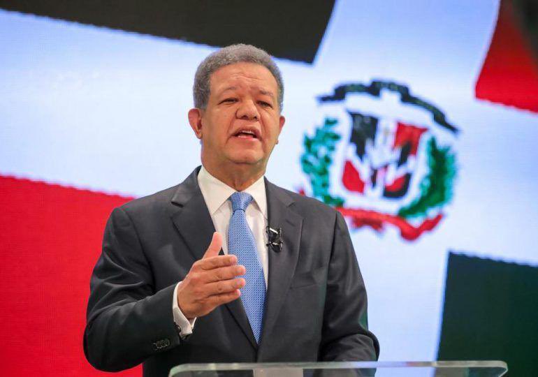 @Fuerza del Pueblo (FP) (@fpcomunica) on Twitter photo #FPComunica |
<a href="/LeonelFernandez/">Leonel Fernández</a>: “Estado haitiano colapsó”; debemos proteger la frontera dominicana
Expresidente Fernández asegura que más de 200 bandas controlan Haití
📍: Santo Domingo
x.com/leonelfernande… #FPComunica |
<a href="/LeonelFernandez/">Leonel Fernández</a>: “Estado haitiano colapsó”; debemos proteger la frontera dominicana
Expresidente Fernández asegura que más de 200 bandas controlan Haití
📍: Santo Domingo
x.com/leonelfernande…