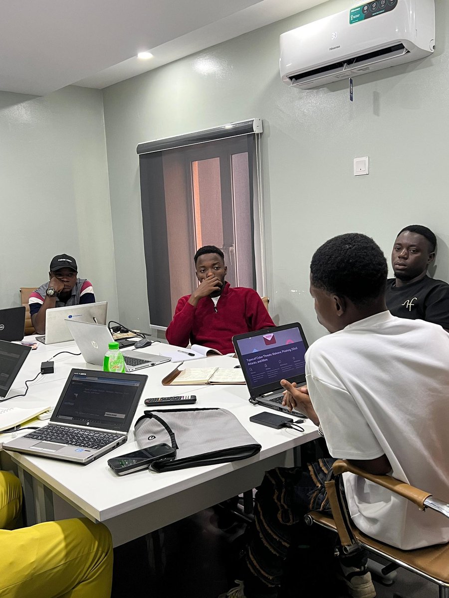 Meeting rooms are more important than ever in today's hybrid world because they provide a unique,concentrated setting where teams can move from intention to action, voices can be heard and, ideas can be refined. 
#PyaleWorkhub #PyaleProperties #PortHarcourt #MeetingRooms #Team