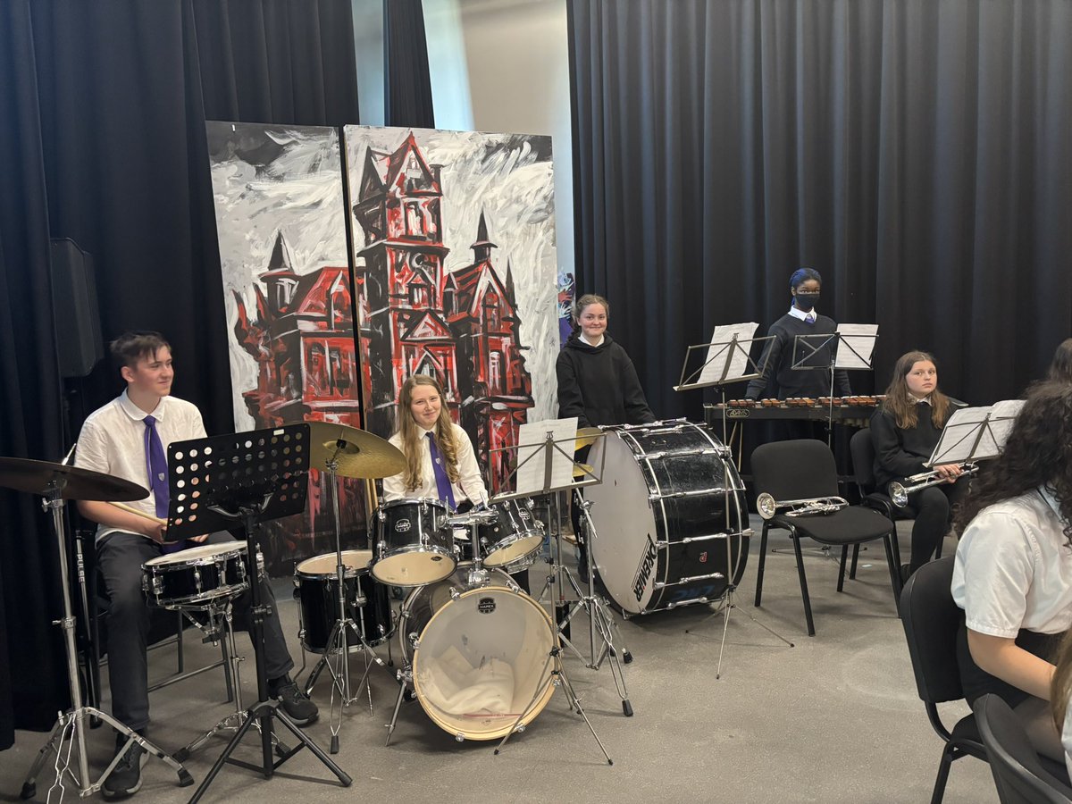 HolyRoodExpressiveArts tweet media