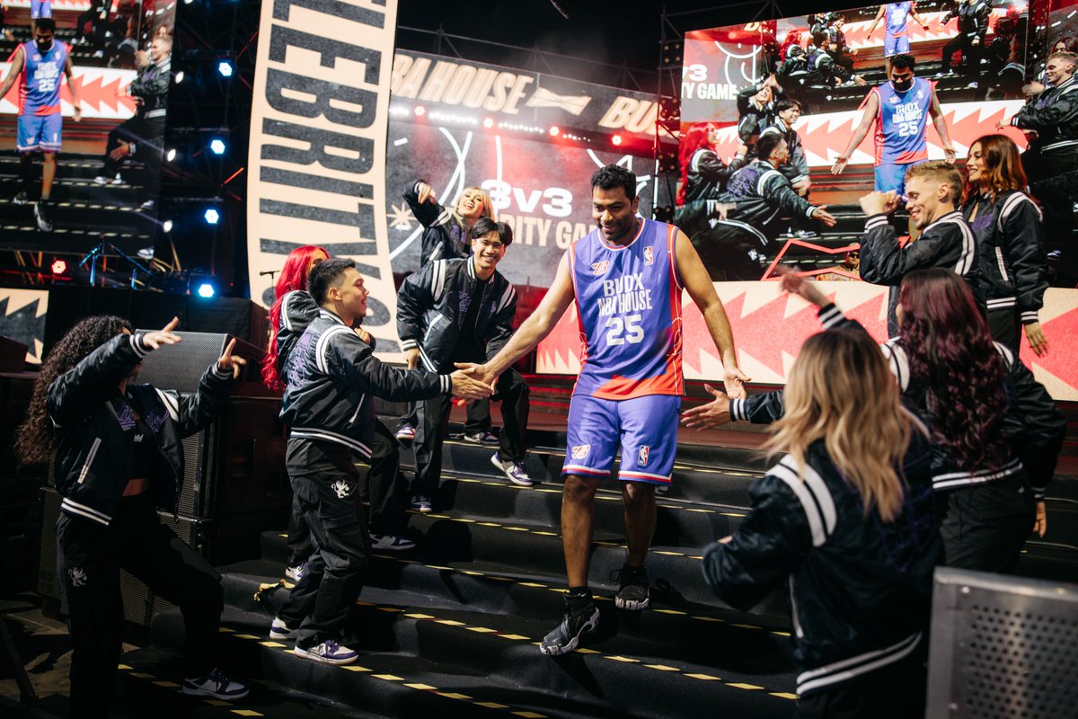 NBAIndia's tweet image. Honoured to have the President of @BFI_basketball, @AadhavArjuna, starring at the #BUDXNBAHouse 3v3 Celebrity Game! 🏀✨

#NBAHouse #NBAIndia #Budweiser #BudweiserIndia #BudX #YoursToTake #DistrictbyZomato #Lifeinyourdistrict | @BudweiserIndia @lifeindistrict @emirates