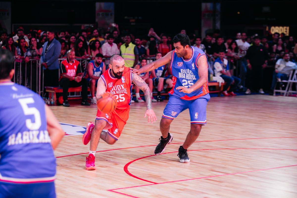 NBAIndia's tweet image. Honoured to have the President of @BFI_basketball, @AadhavArjuna, starring at the #BUDXNBAHouse 3v3 Celebrity Game! 🏀✨

#NBAHouse #NBAIndia #Budweiser #BudweiserIndia #BudX #YoursToTake #DistrictbyZomato #Lifeinyourdistrict | @BudweiserIndia @lifeindistrict @emirates