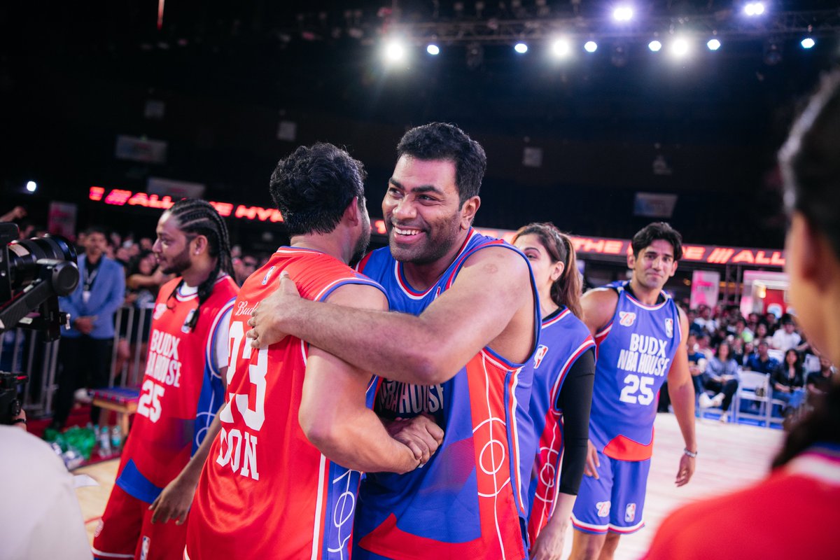 NBAIndia's tweet image. Honoured to have the President of @BFI_basketball, @AadhavArjuna, starring at the #BUDXNBAHouse 3v3 Celebrity Game! 🏀✨

#NBAHouse #NBAIndia #Budweiser #BudweiserIndia #BudX #YoursToTake #DistrictbyZomato #Lifeinyourdistrict | @BudweiserIndia @lifeindistrict @emirates