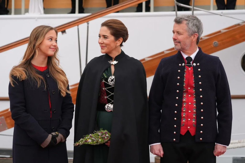 agedorgallery's tweet photo. Royal Elegance in the Faroe Islands! ✨

Their Majesties King Frederik and Queen Mary, accompanied by Princess Josephine, graced the Faroe Islands with an official visit, arriving at Bursatangi Pier in Tórshavn in splendid fashion

The royal couple paid homage to local traditions, donning exquisite Faroese national attire. His Majesty’s handcrafted ensemble, a gift from the government, features a vibrant red vest adorned with intricate blue floral embroidery and lush green leaves. Her Majesty radiated timeless grace in her traditional Faroese outfit, a cherished gift from her first visit in 2005

A breathtaking display of royal diplomacy and cultural reverence! 👑💙 #RoyalVisit #KingFrederik #QueenMary #PrincessJosephine #FaroeIslands #RoyalFashion #DanishRoyals #Monarchy #RoyalStyle #CulturalHeritage #ExploreFaroeIslands #RoyalsOnTour  #Agedorart