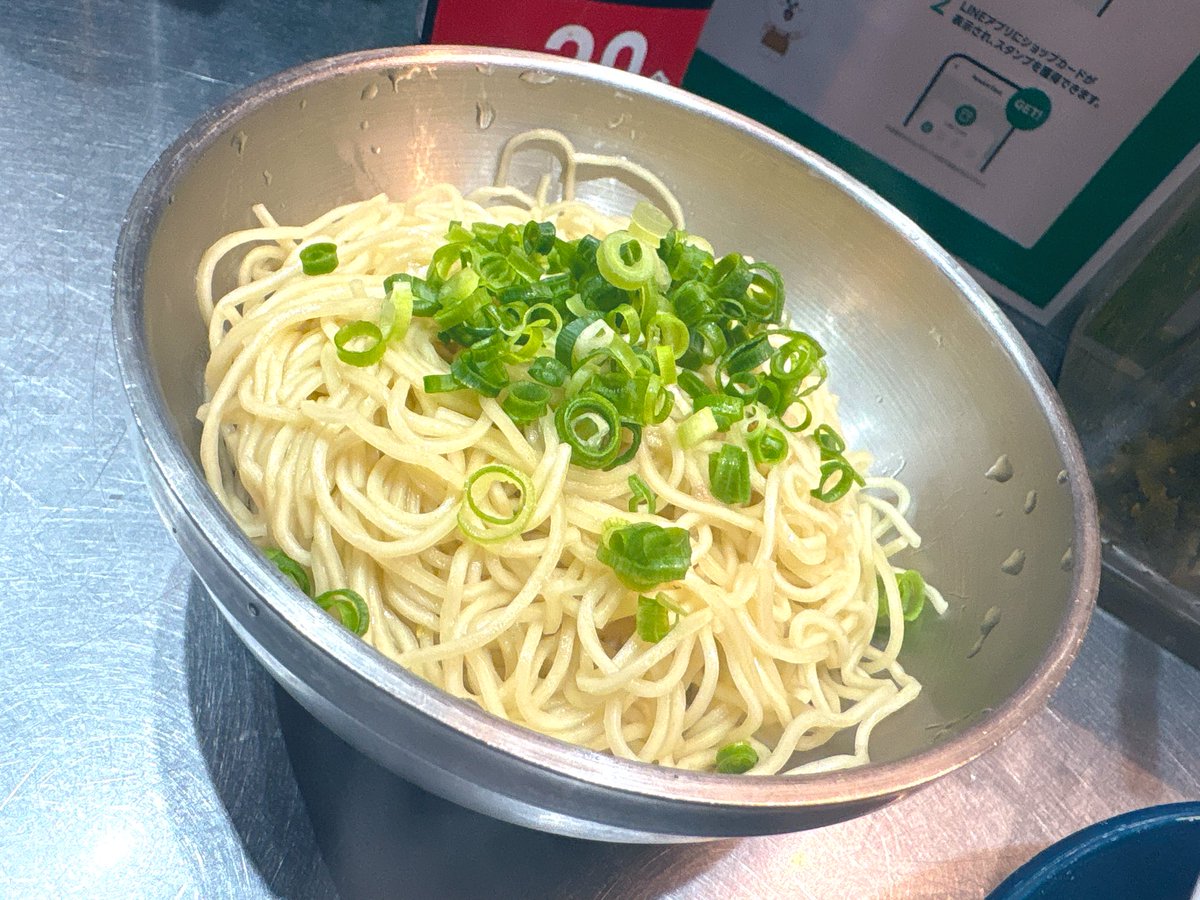 深夜の背徳感が隠し味、替え玉もばっちり食べられるガツンと豚骨🍜

ラーメン箕輪家 本店
醤油豚骨第二弾