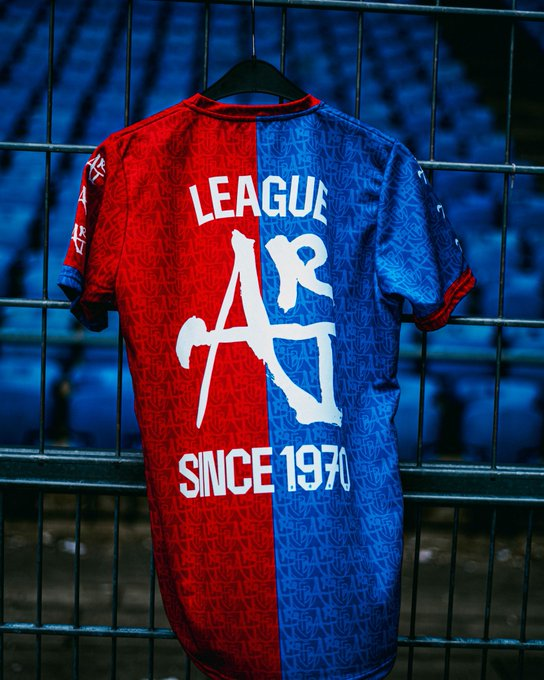 In collaborazione con #ArtBasel, il #Basilea celebra il proprio legame con la città con una maglia speciale dal Design ispirato alla Art Basel e allo stemma anni ’70. 

50 maglie e 25 sciarpe disponibili presso lo Shop della #Art #Basel, Halle 1x dal 16 al 22.6.2025

#rotblualive