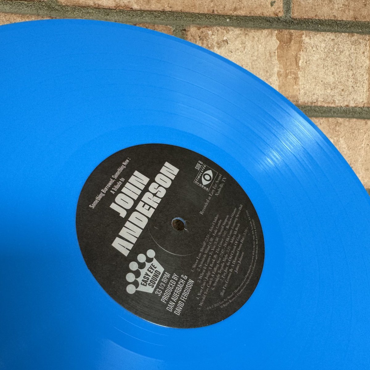 Easy Eye Sound (@easyeyesound) on Twitter photo #EasyEyeSoundVinyl of the Day: 'Something Borrowed, Something New: A Tribute to John Anderson' featuring one of a kind <a href="/johnanderson/">John Anderson</a> covers by <a href="/SierraFerrell/">Sierra Ferrell</a>, <a href="/lukecombs/">Luke Combs 🎤</a>, <a href="/ericchurch/">Eric Church</a>, <a href="/brothersosborne/">Brothers Osborne</a>, and more.
Available on vinyl & CD now: easyeyesound.com/collections/jo… #EasyEyeSoundVinyl of the Day: 'Something Borrowed, Something New: A Tribute to John Anderson' featuring one of a kind <a href="/johnanderson/">John Anderson</a> covers by <a href="/SierraFerrell/">Sierra Ferrell</a>, <a href="/lukecombs/">Luke Combs 🎤</a>, <a href="/ericchurch/">Eric Church</a>, <a href="/brothersosborne/">Brothers Osborne</a>, and more.
Available on vinyl & CD now: easyeyesound.com/collections/jo…