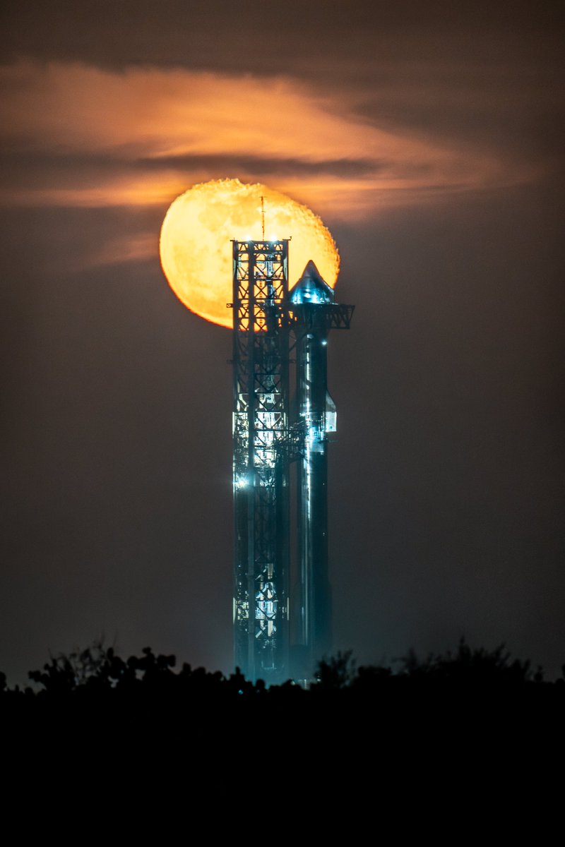 John_Vanture's tweet photo. @SpaceX @Axiom_Space What an incredible picture. https://t.co/o1oM58G7Bi