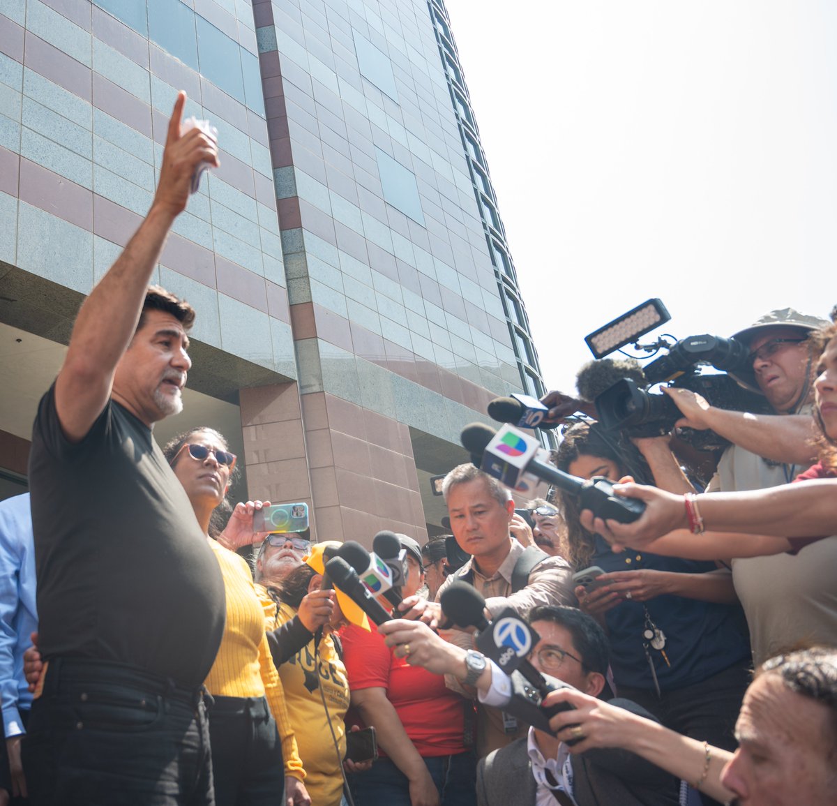 [THREAD 2/2] While David has been released, he still faces an unjust felony charge. We won’t stop fighting for our freedom of speech and for the communities being terrorized by ICE.