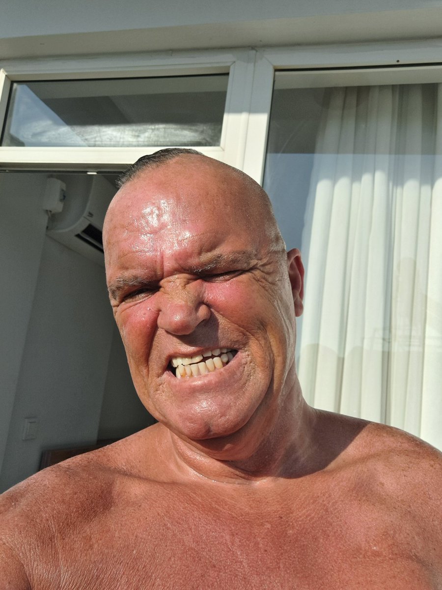 IanGaskin6's tweet photo. 6.20 pm and it's still hot https://t.co/PlNFwIrVVJ